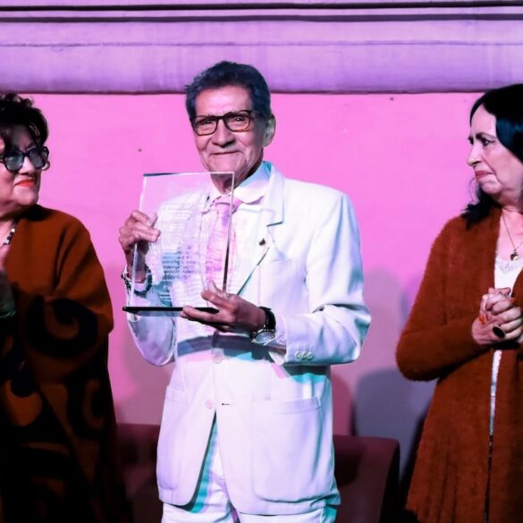 Jesse Conde durante el homenaje por sus 45 años de trayectoria como actor de doblaje en Casa Tabasco Carlos Pellicer.