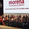 Dirigentes, gobernadores y militantes de Morena aplauden durante la celebración del 15 aniversario del movimiento en el Auditorio Nacional.