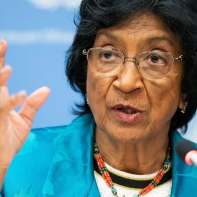 Navi Pillay, Nobel de la Paz 2026 y exjueza de la Corte Penal Internacional, durante una conferencia de prensa sobre derechos humanos.
