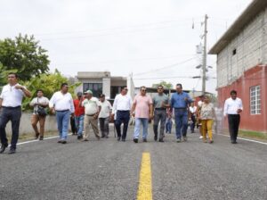Nueva vialidad pavimentada con mezcla asfáltica en caliente en el Fraccionamiento Flor de Nacajuca, Tabasco
