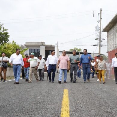 Nueva vialidad pavimentada con mezcla asfáltica en caliente en el Fraccionamiento Flor de Nacajuca, Tabasco