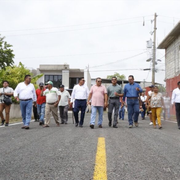Nueva vialidad pavimentada con mezcla asfáltica en caliente en el Fraccionamiento Flor de Nacajuca, Tabasco
