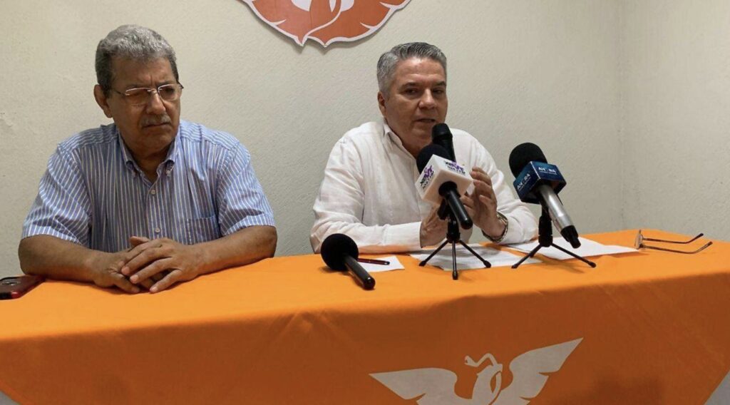 Pedro Palomeque Calzada participa en una conferencia de prensa de Movimiento Ciudadano en Tabasco.