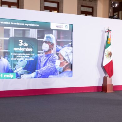 Claudia Sheinbaum anuncia un programa emergente de 12 acciones para mejorar la atención y las condiciones laborales en el IMSS.