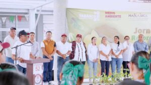 Roberto Ocaña Leyva participa en la jornada de reforestación en el COBATAB Plantel 52 de Nacajuca