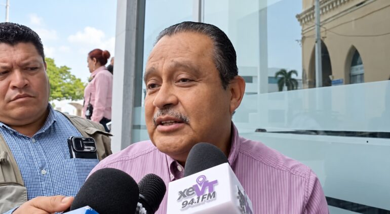 Rigoberto de la O Gallegos responde a medios tras su nombramiento como secretario ejecutivo del IEPCT.