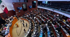 Vista panorámica del Senado de la República durante una sesión legislativa, ante posibles licencias de senadores que buscan alcaldías en 2027.