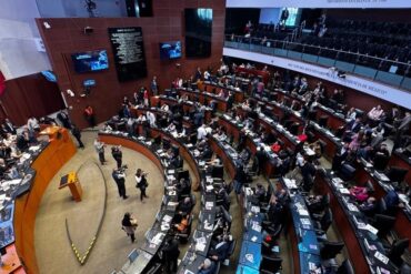 Vista panorámica del Senado de la República durante una sesión legislativa, ante posibles licencias de senadores que buscan alcaldías en 2027.