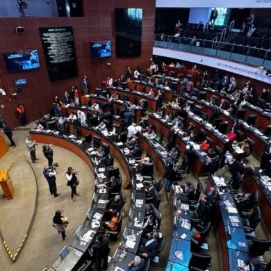 Vista panorámica del Senado de la República durante una sesión legislativa, ante posibles licencias de senadores que buscan alcaldías en 2027.