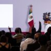 Presidenta Claudia Sheinbaum durante un mensaje oficial sobre las precauciones ante los fenómenos meteorológicos.