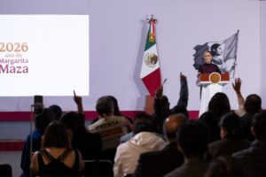 Presidenta Claudia Sheinbaum durante un mensaje oficial sobre las precauciones ante los fenómenos meteorológicos.