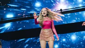 Karol Sevilla y el elenco de Soy Luna durante el espectáculo musical Soy Luna Tour, El Último Show.