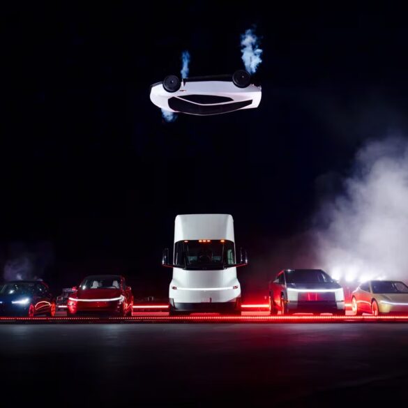 Tesla Roadster boca abajo en el aire, con vapor en sus propulsores, sobre el camión Semi, el Cybertruck y otros autos de la marca