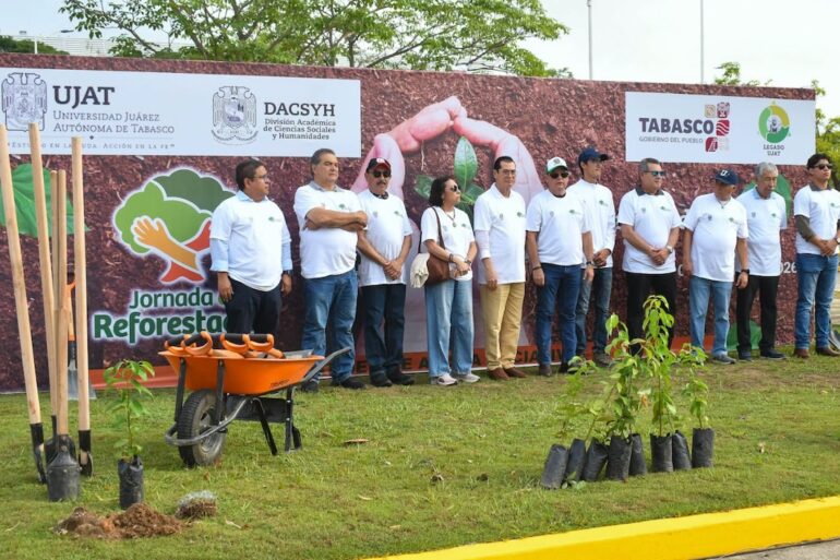 Autoridades, estudiantes y niños participan en la Jornada de Reforestación 2026 de la UJAT