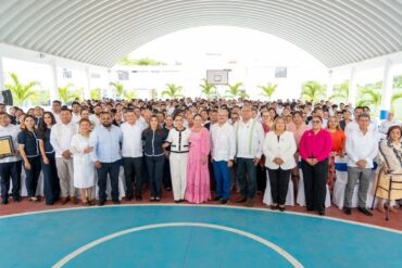Participación de autoridades educativas en el aniversario de la Universidad Vasconcelos de Tabasco en Paraíso.