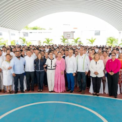 Participación de autoridades educativas en el aniversario de la Universidad Vasconcelos de Tabasco en Paraíso.