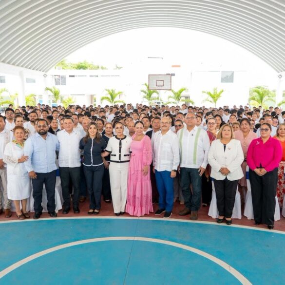 Participación de autoridades educativas en el aniversario de la Universidad Vasconcelos de Tabasco en Paraíso.
