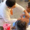 Aplicación de vacuna contra influenza durante el inicio de la campaña invernal 2026-2027 en Tabasco.